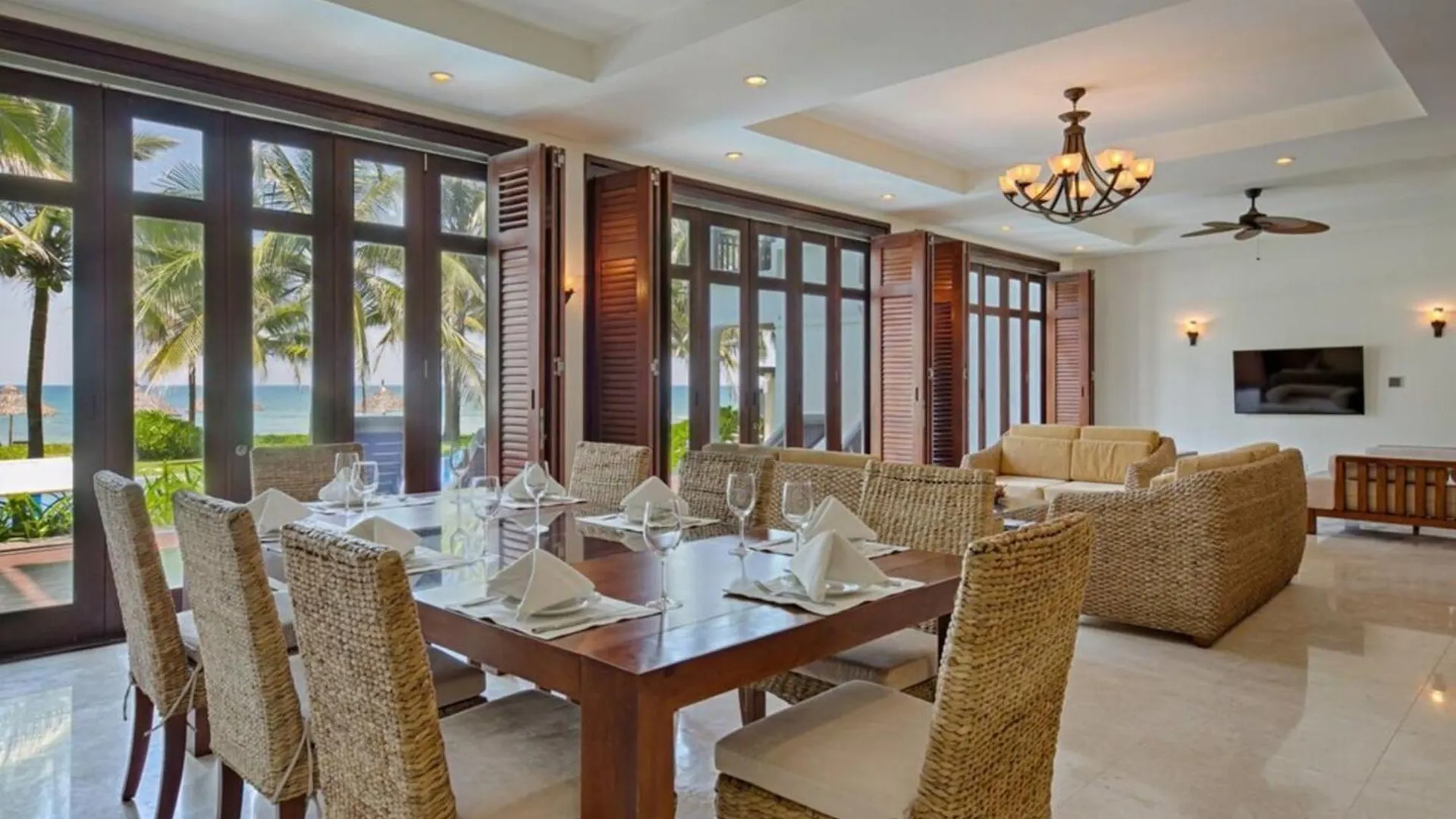 Danang Pool Villas Resort & Spa My Khe Beach 5*, Da Nang